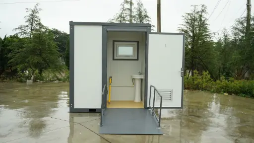 [T9] Small Wheel Chair Toilet T9